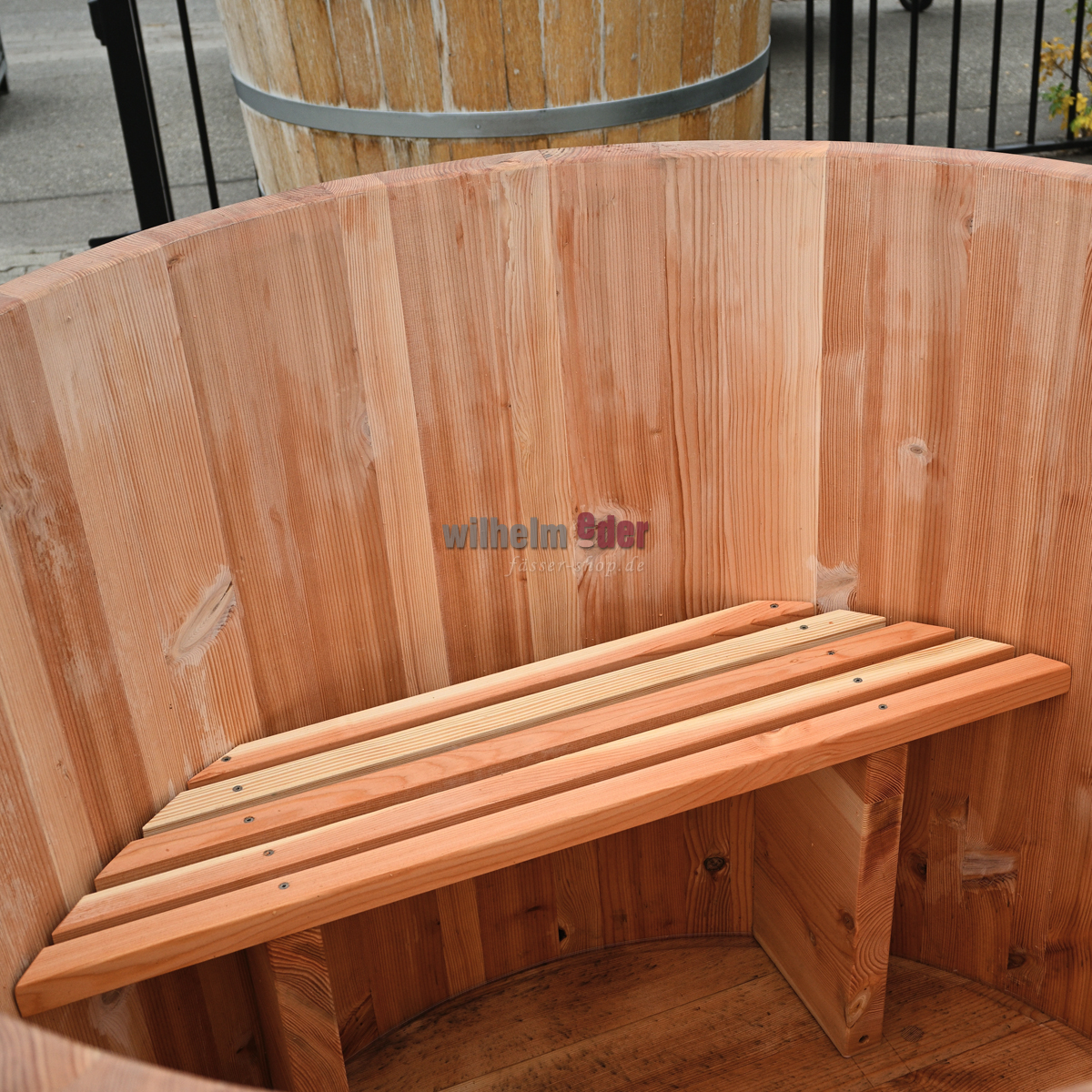 Badebottich_bank_innen_sitzen_wasser_pool_1