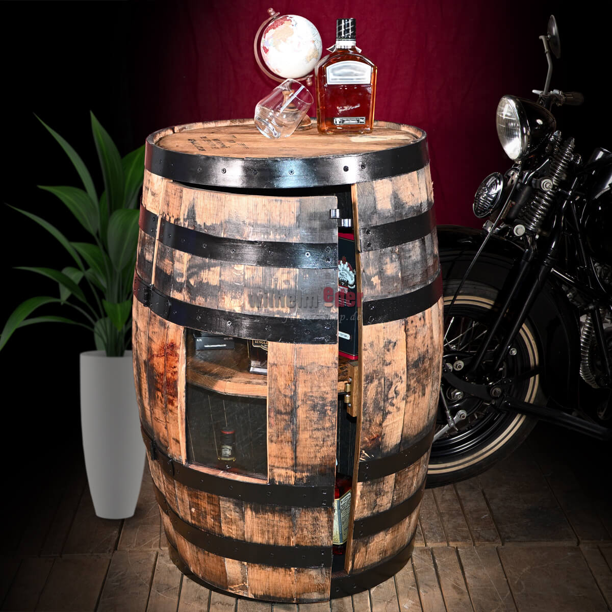 regalfass_jack_daniels_mit_tuer_und_glasscheibe_1_1 Tonneau à étagères - original Jack Daniel's avec porte