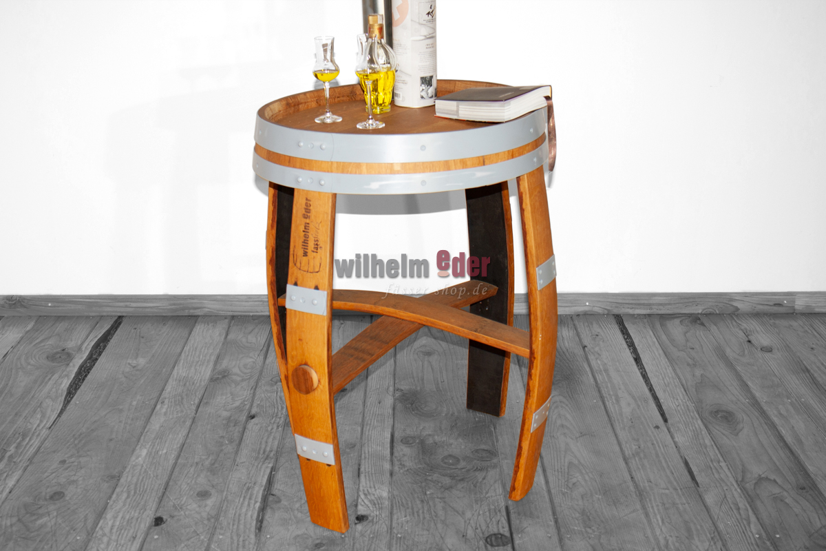 Table fabriqué d’un fût