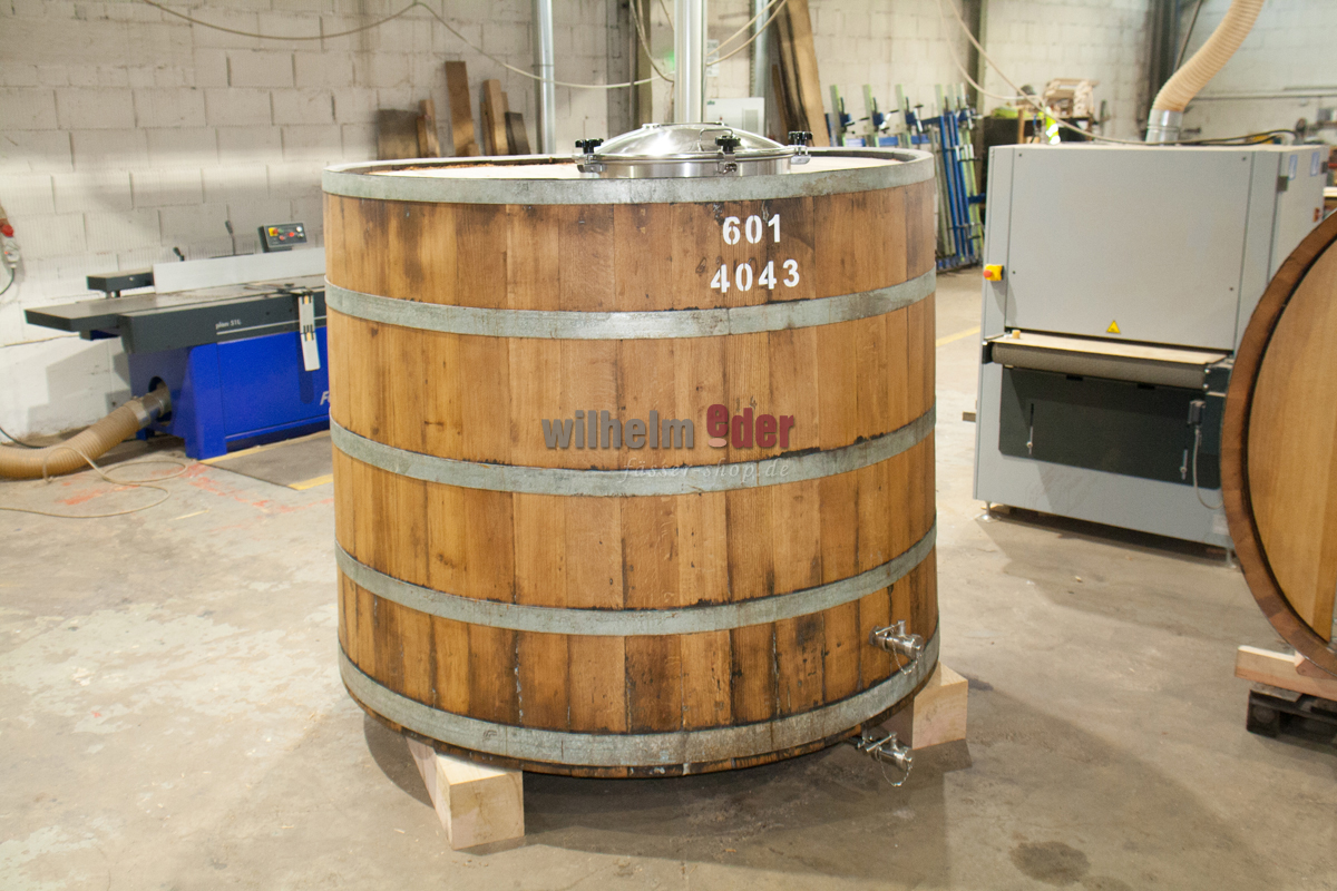 Cuve d'occasion de liqueur aux herbes environ 4000 l - avec équipement