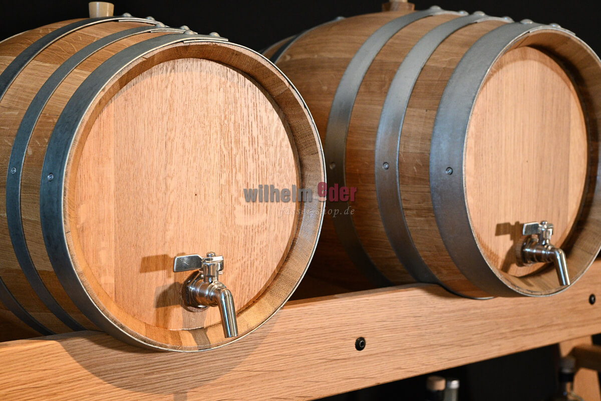 hobelbank_mit_faessern_edelstahlblase_ausschank_12